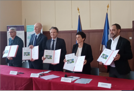 Signature du contrat de filière eau 2024-2027 en présence des ministres